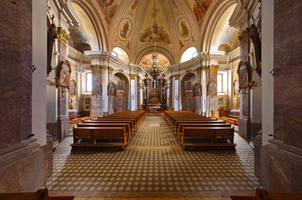 cerkev-sv-stefan-visit-postojna-foto-bostjan-martinjak-1-1055x700